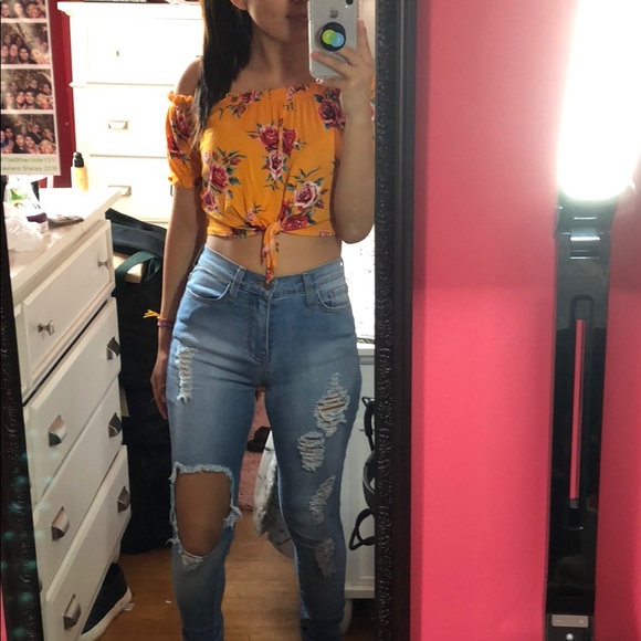 Fashion nova Ripped jeans - Picture 2 of 5